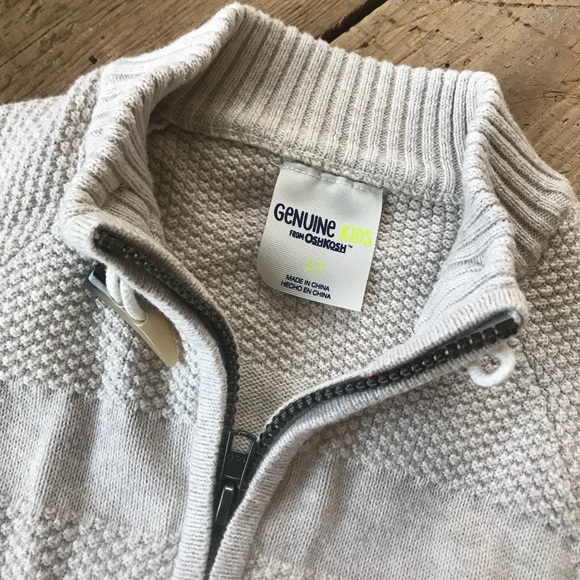 Oshkosh boy’s sweater - Picture 2 of 3